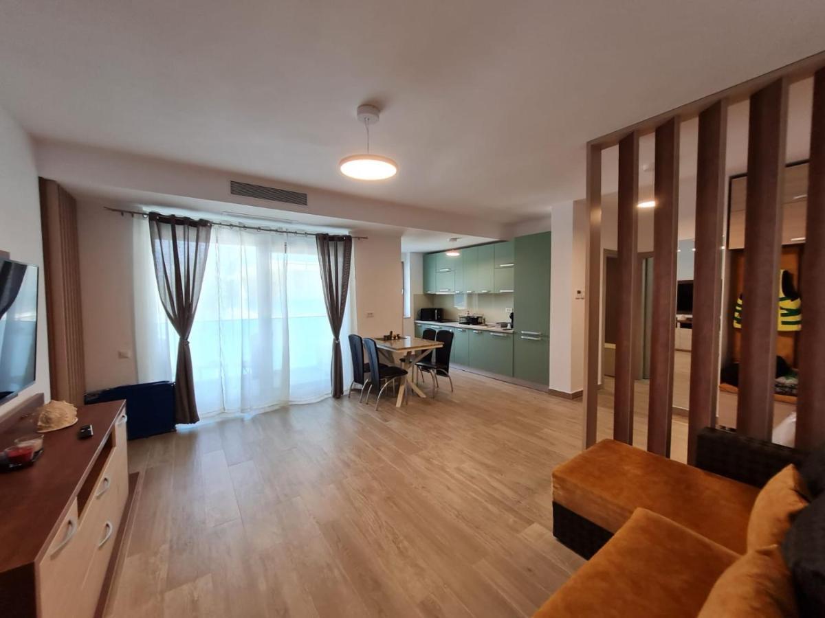 Matteo 2 Apartments Marina Surf Residence, Mamaia Nord - Navodari,1 Vedere Frontala,2 Cu Vedere Laterala La Mare Luaran gambar